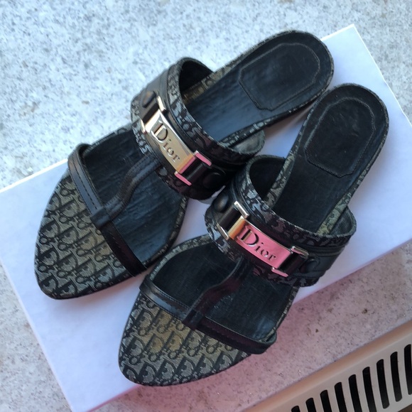 Dior Button Flat T Strap Slides - Picture 15 of 15